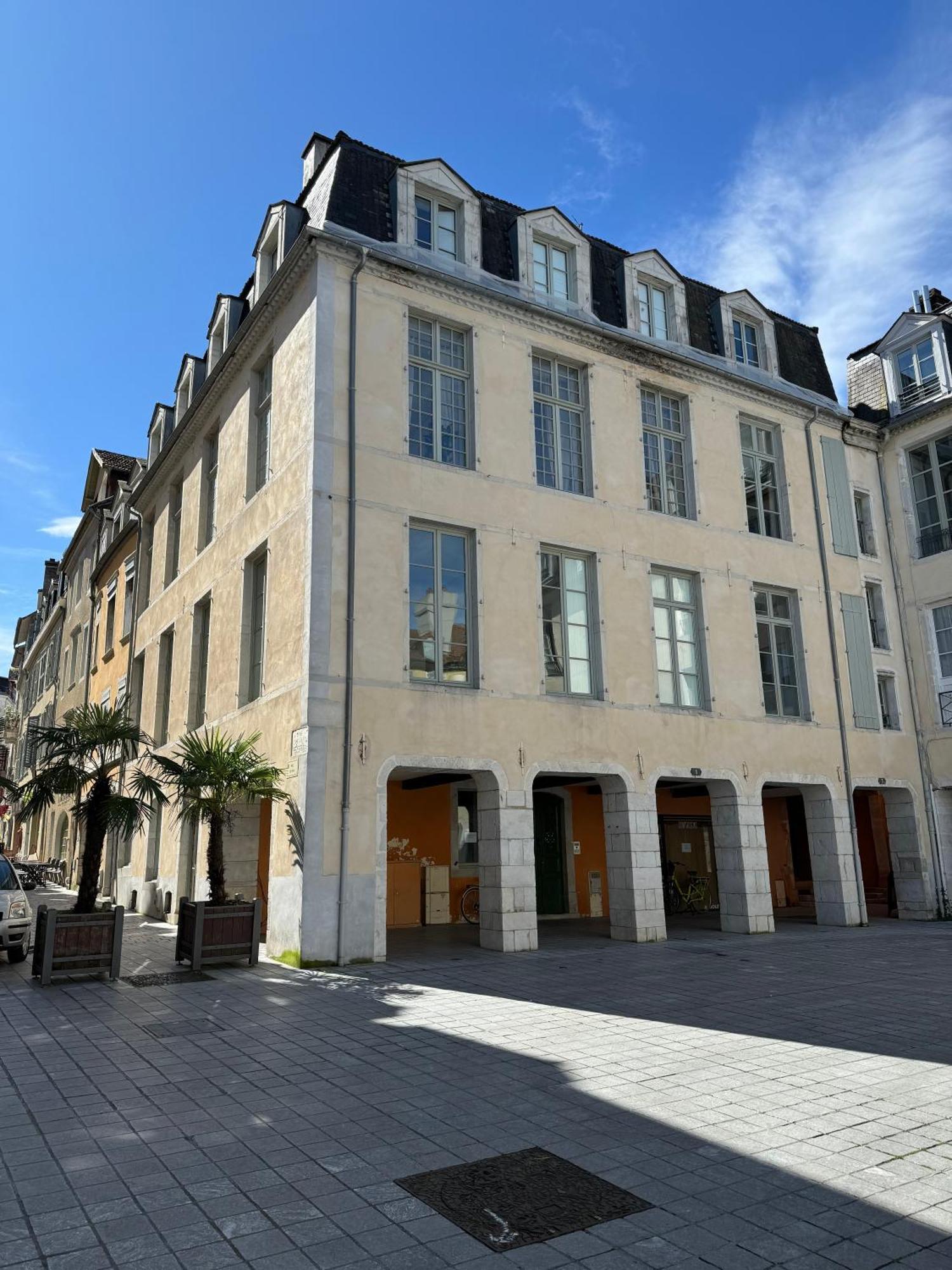 Wonderhost, Bois Et Pierre En Coeur De Ville Pau Exterior photo